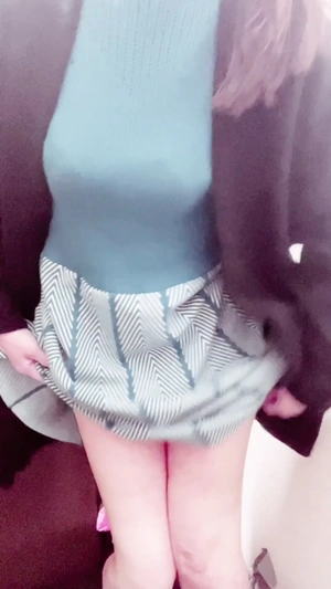 出勤パンチラ(13127) 栗田優里 (五十路マダム 三重松阪店)