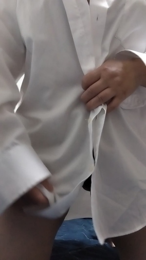 出勤パンチラ(9645) 小西梨奈 (五十路マダム 三重松阪店)